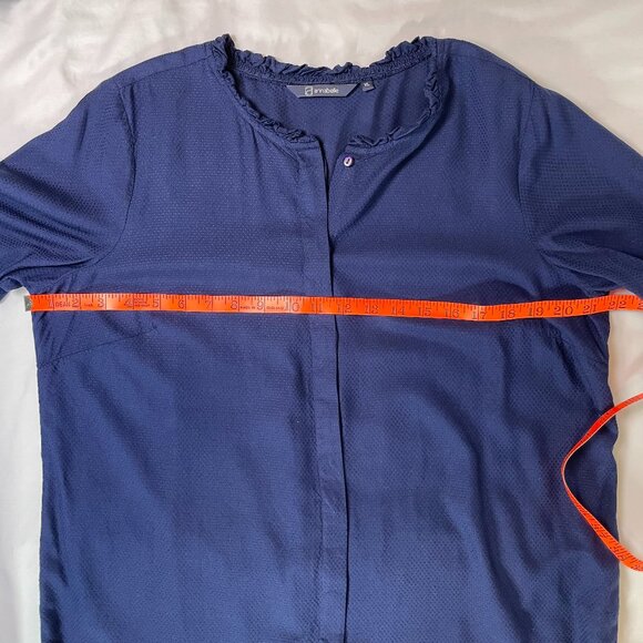 Annabelle 3/4 Sleeve Blouse Size XL Navy Textured Fabric Ruffle Neck Button Down - Picture 5 of 10